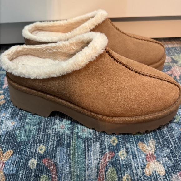 UGG tan platform mules - Picture 7 of 7